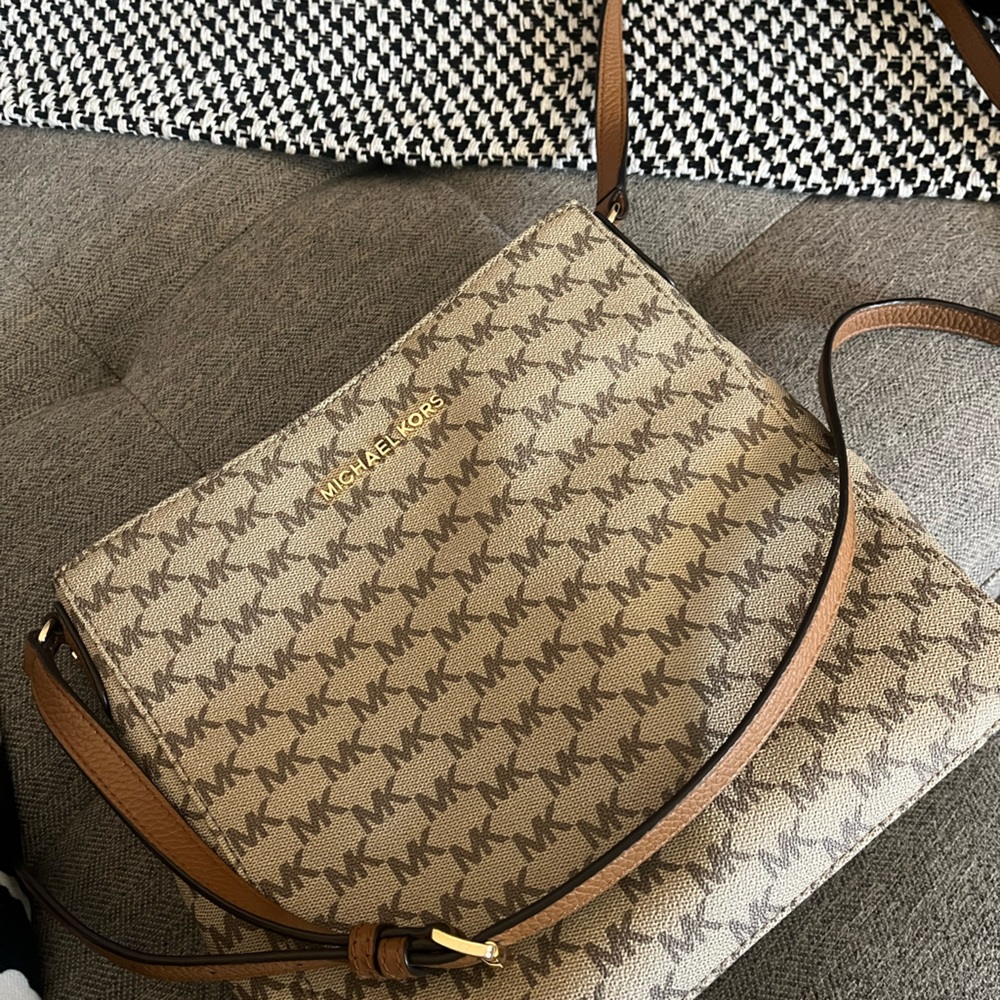 Micheal Kor crossbody strap purse